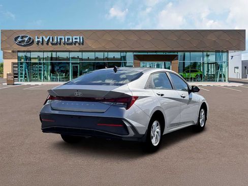 New 2026 Hyundai Elantra SE image 7
