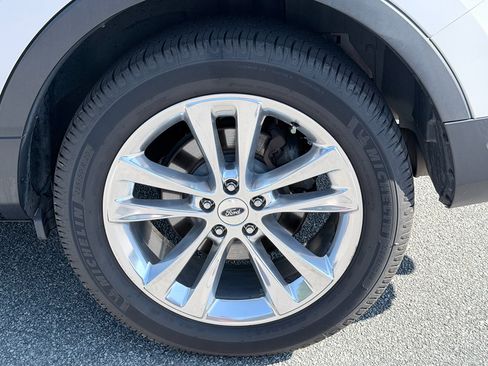 Used 2018 Ford Explorer XLT w/ Equipment Group 202A FWD image 37