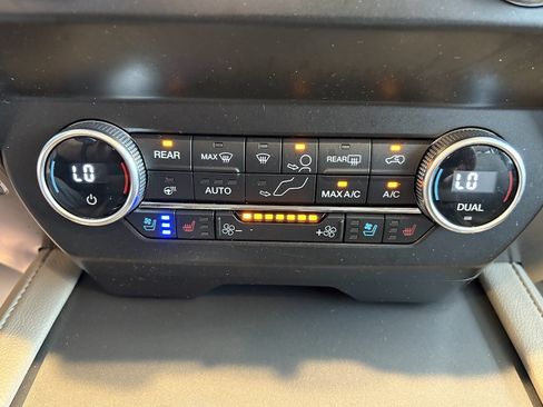 Used 2021 Ford Expedition Max XLT AWD/4WD image 19