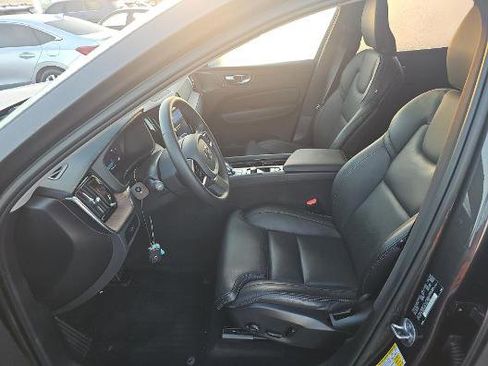 Used 2023 Volvo XC60 B5 Ultimate w/ Protection Package Premier FWD image 6