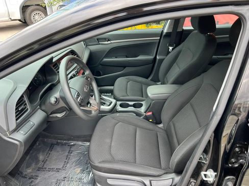 Used 2019 Hyundai Elantra SE w/ Cargo Package FWD image 8