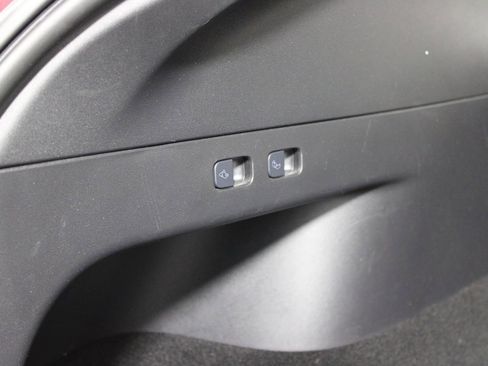 Used 2021 Tesla Model Y Long Range image 24