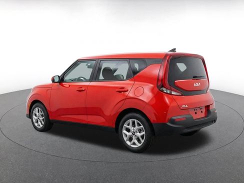 Used 2025 Kia Soul LX w/ LX Technology Package FWD image 7