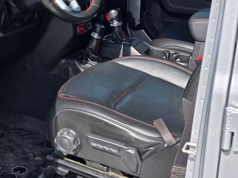 Used 2022 Jeep Gladiator Rubicon w/ LED Lighting Group image 28