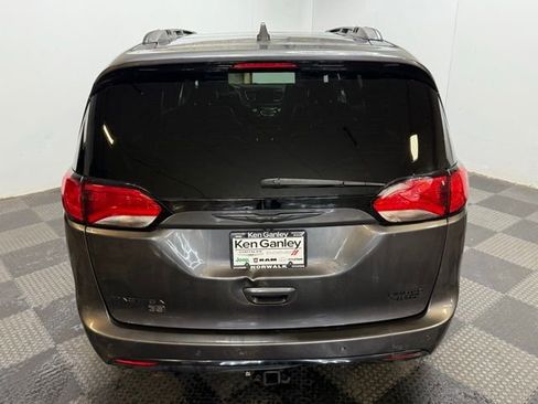 Used 2020 Chrysler Pacifica Limited image 10