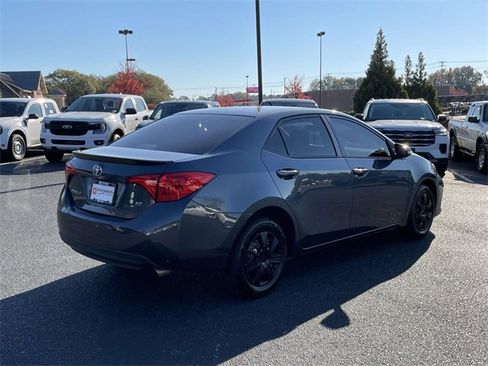 Used 2017 Toyota Corolla SE image 6