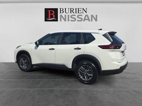 Used 2024 Nissan Rogue S FWD image 3