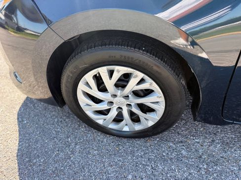 Used 2018 Toyota Corolla LE image 23