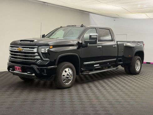 Used 2024 Chevrolet Silverado 3500 High Country w/ Technology Package AWD/4WD image 1
