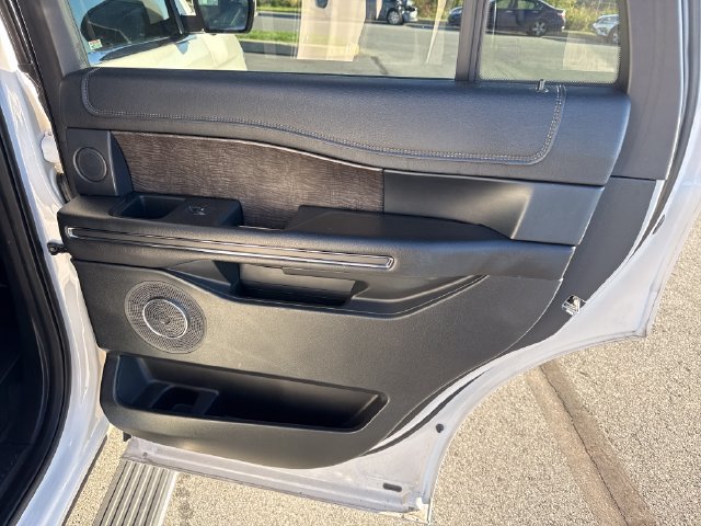 Used 2019 Ford Expedition Limited w/ Equipment Group 302A AWD/4WD image 17
