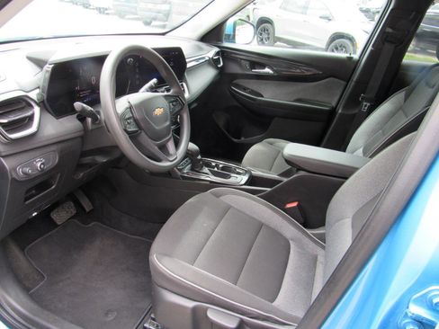 Used 2025 Chevrolet TrailBlazer LT AWD/4WD image 12