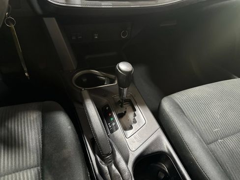 Used 2018 Toyota RAV4 LE FWD image 22