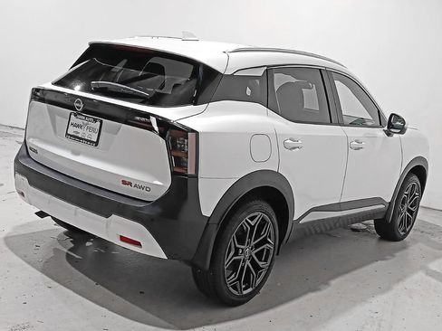 Used 2025 Nissan Kicks SR w/ SR Premium Package AWD/4WD image 6
