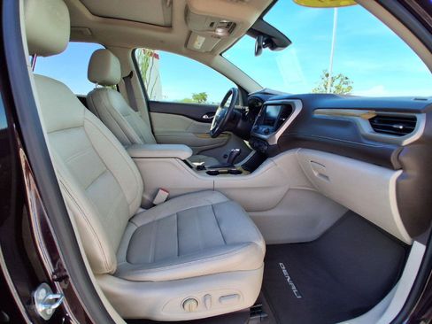 Used 2017 GMC Acadia Denali w/ Technology Package FWD image 28