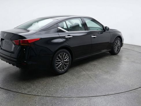 Used 2025 Nissan Altima 2.5 SV image 9