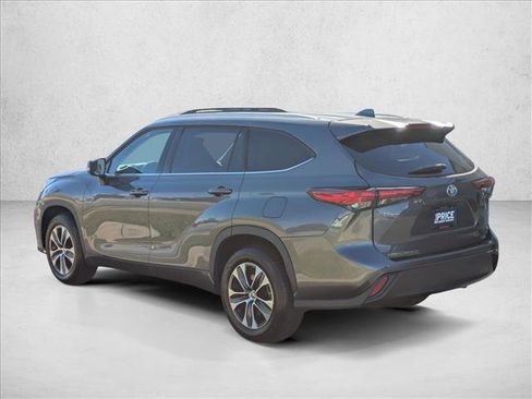 Used 2022 Toyota Highlander XLE image 8