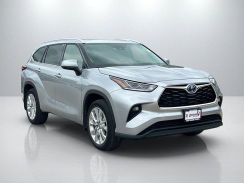 Used 2023 Toyota Highlander Limited AWD/4WD image 3