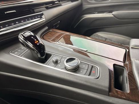 Used 2022 Cadillac Escalade ESV Premium Luxury Platinum image 19