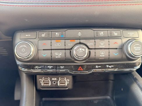 Used 2024 Dodge Durango GT AWD/4WD image 25