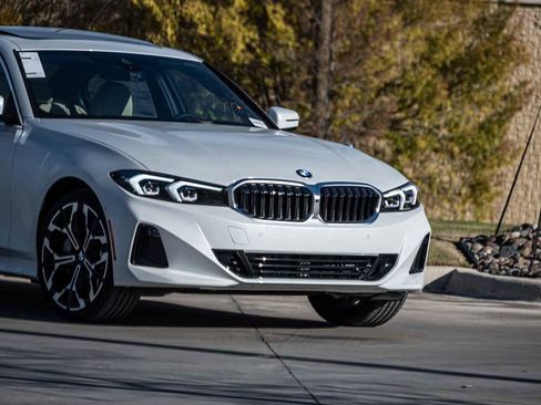 Used 2026 BMW 330i Sedan w/ Premium Package RWD image 3