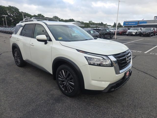 Used 2023 Nissan Pathfinder SL w/ SL Premium Package AWD/4WD image 3