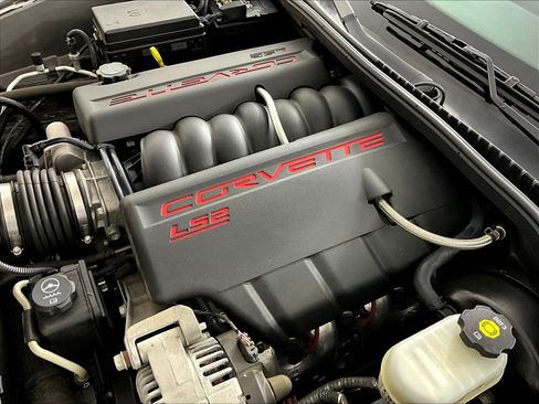 Used 2005 Chevrolet Corvette Coupe w/ Preferred Equipment Group RWD image 31