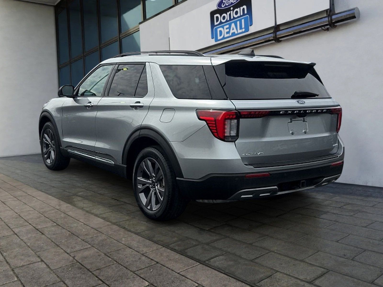 Used 2025 Ford Explorer Active w/ Active Comfort Package AWD/4WD image 5