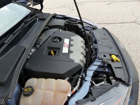 Used 2018 Ford Focus ST w/ Equipment Group 402A FWD image 27