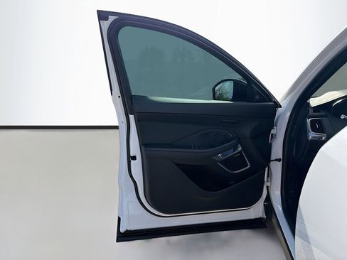 Used 2022 Jaguar E-PACE SE image 22