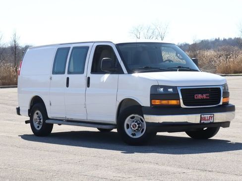 Used 2017 GMC Savana 2500 image 2