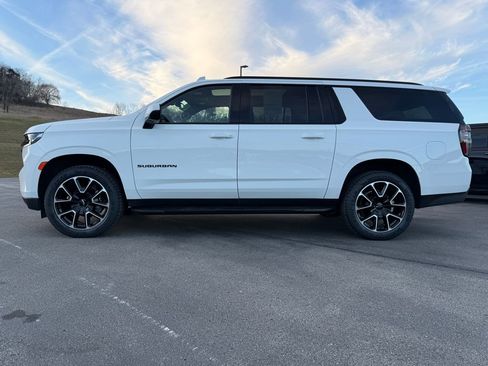 Used 2024 Chevrolet Suburban RST image 15