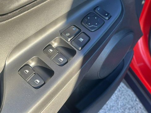 Used 2020 Hyundai Kona SE image 16