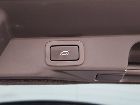 Used 2020 Land Rover Range Rover Sport SVR AWD/4WD image 19