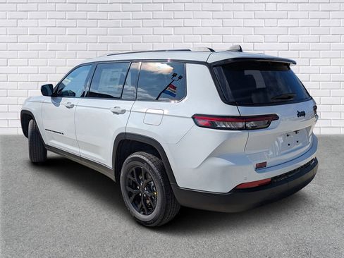 New 2025 Jeep Grand Cherokee L Altitude image 3
