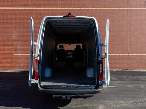Used 2025 Mercedes-Benz Sprinter 2500 image 23