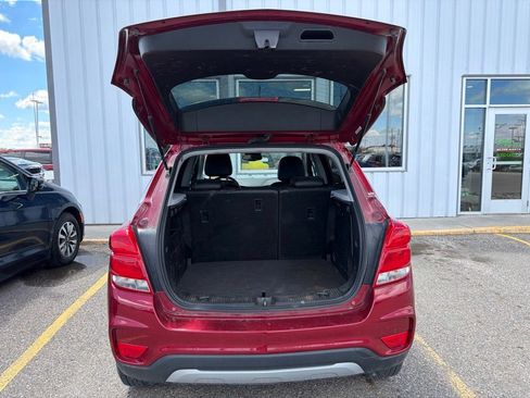 Used 2018 Chevrolet Trax LT w/ LT Convenience Package AWD/4WD image 19