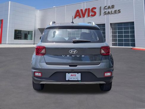 Used 2025 Hyundai Venue SEL FWD image 7