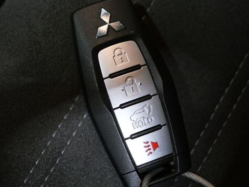 Used 2024 Mitsubishi Outlander SE image 29