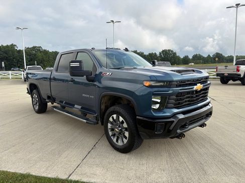 Used 2024 Chevrolet Silverado 2500 Custom w/ Custom Value Package AWD/4WD image 8