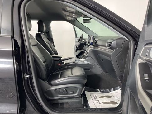 Used 2024 Ford Explorer XLT w/ Equipment Group 202A image 41