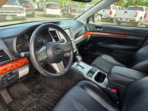 Used 2011 Subaru Outback 2.5i Limited AWD/4WD image 9