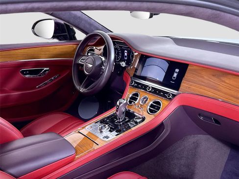 Used 2021 Bentley Continental GT image 29