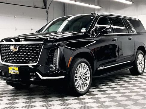 Used 2025 Cadillac Escalade ESV Premium Luxury AWD/4WD image 13