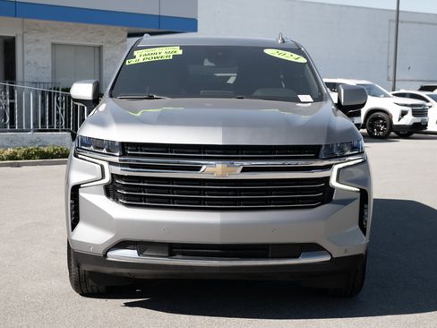 Used 2024 Chevrolet Suburban LT image 2