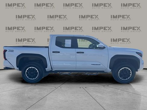 Used 2024 Toyota Tacoma TRD Off-Road image 6