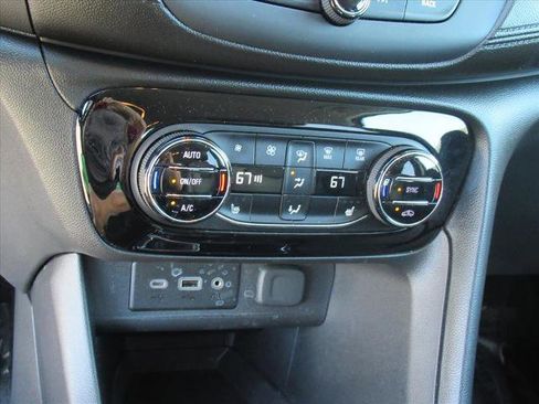 Used 2021 Buick Encore GX Select image 25