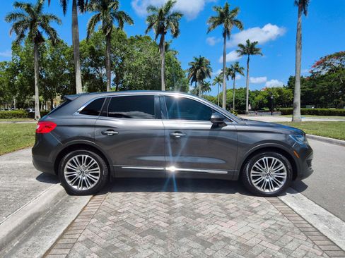 Used 2018 Lincoln MKX Reserve FWD image 17