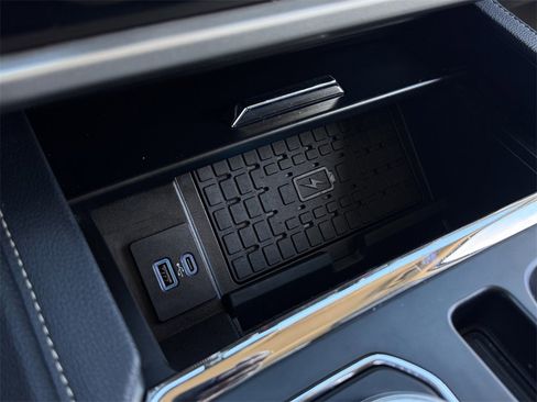 Used 2024 Ford Expedition XLT image 20