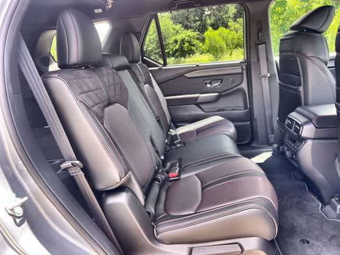 Used 2026 Honda Pilot Black Edition image 14