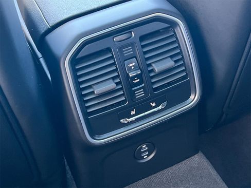 Used 2025 Porsche Macan image 15